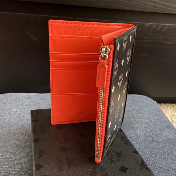 Sold MCM passport holder wallet with zip pocket - Picture 4 of 11